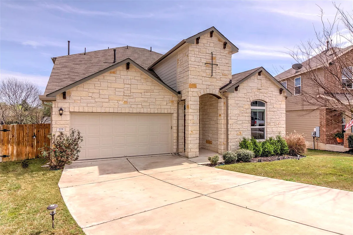 Building Photo - 225 Deep Creek Dr