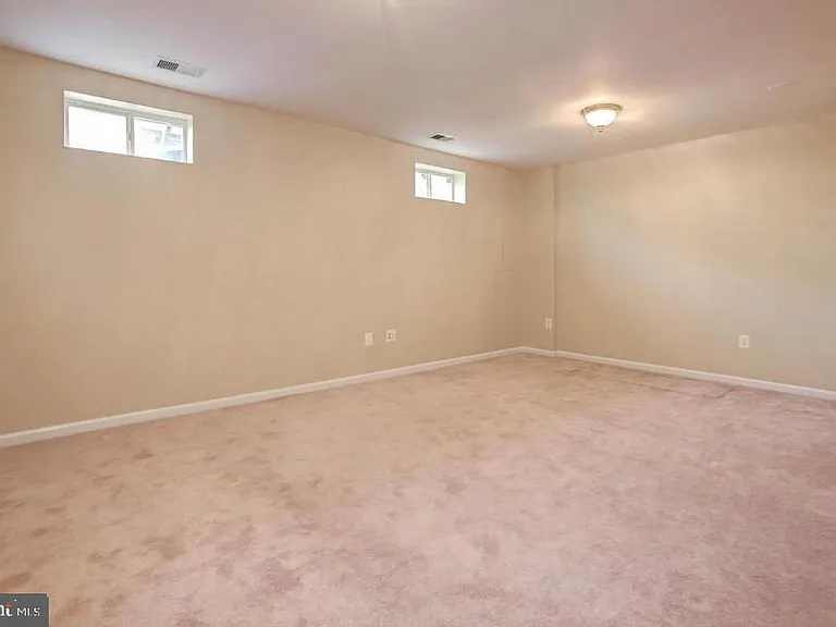 9611 Normanton Way — Photo 7