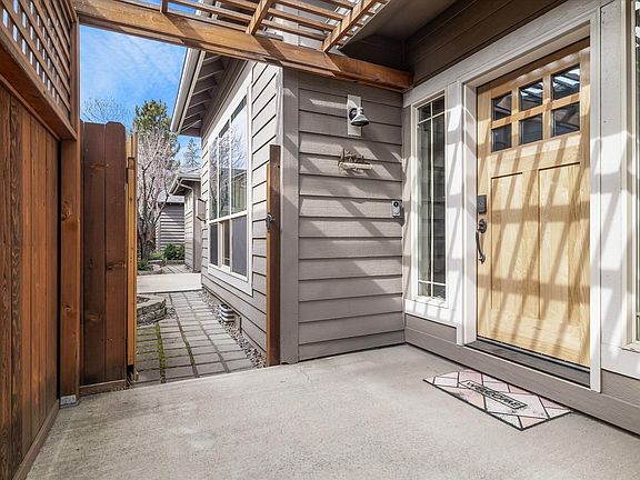 3rd image of 1245 SW Tanner Ct