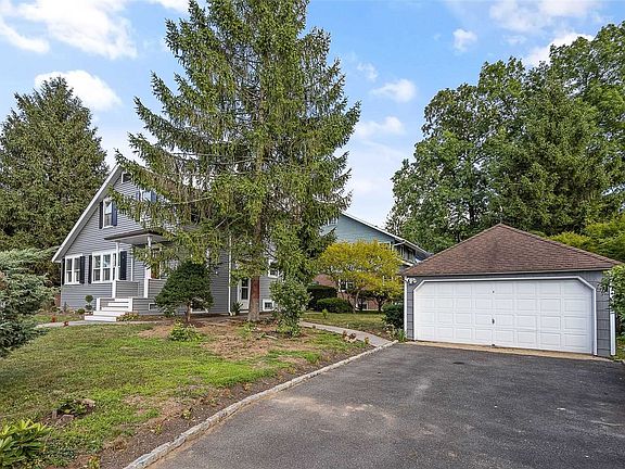 2nd image of 153 Saint Andrews Ln
