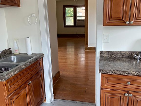 3rd image of 3046 N Francisco Ave #2