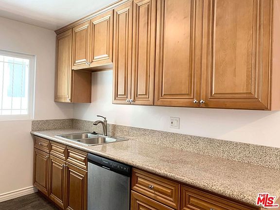3rd image of 7162 Hawthorn Ave APT 9