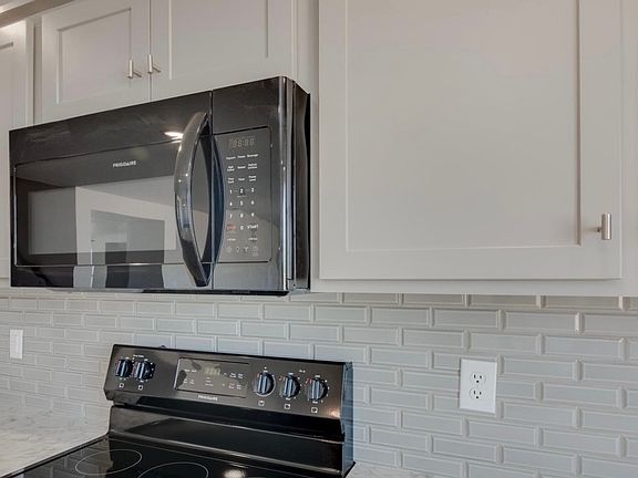 5th image of 2929 N New Morning Ave