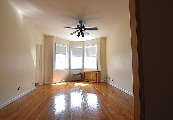 4th image of 35 Hausman St #3