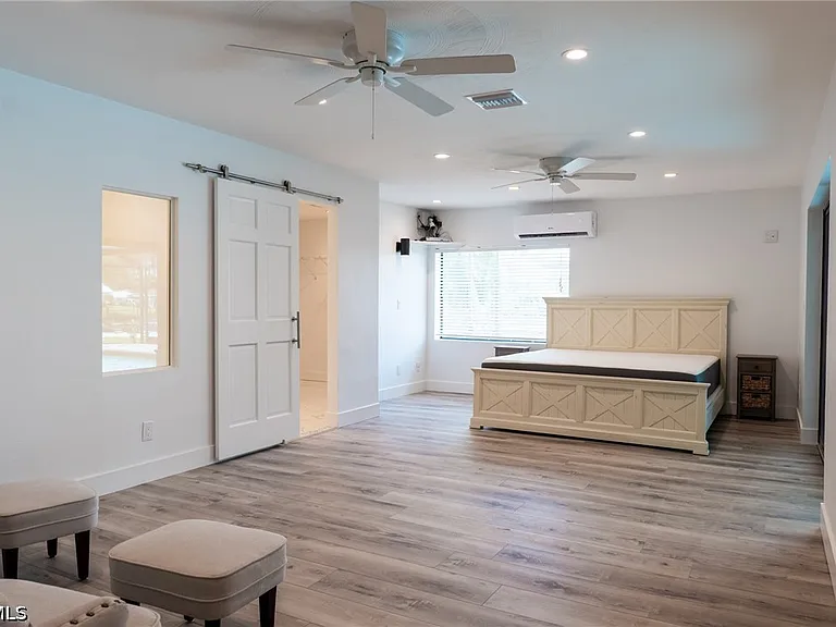 14562 Riverside Dr — Photo 24