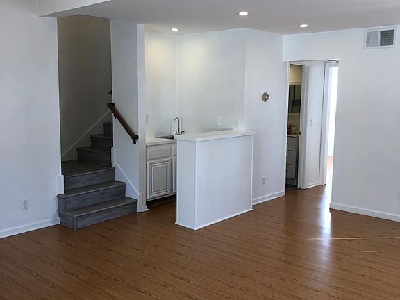 5th image of 2625 N Lincoln St Unit F