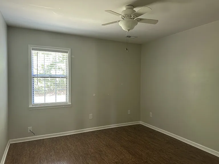 216 McFadden St — Photo 9