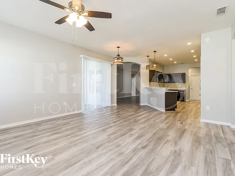 533 Interlock St — Photo 8
