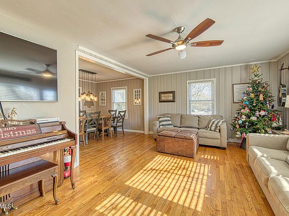 4th image of 3306 Bluebell Ln