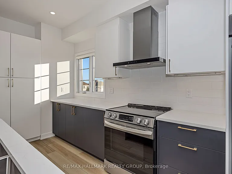 422 Rolling Meadow Cres — Photo 14