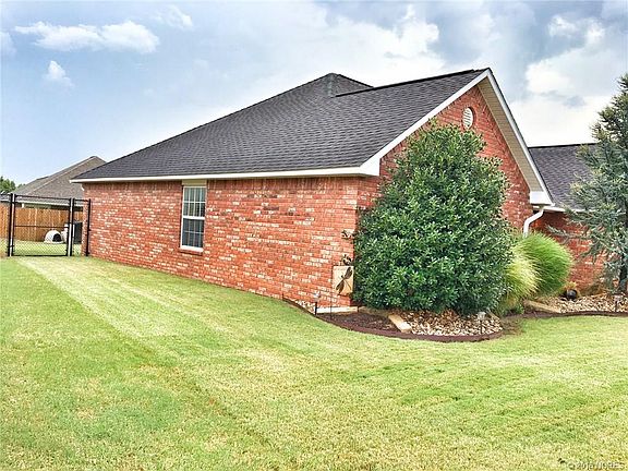 3rd image of 2251 Green Meadows Cir
