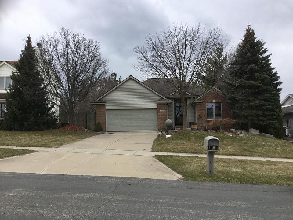 1st image of 460 Empire Dr SE