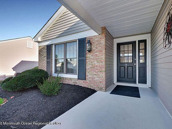 3rd image of 25 Woodstock Lane