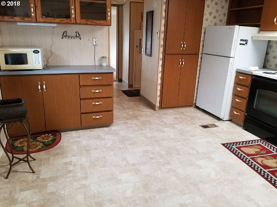 2nd image of 314 Peacock Ln