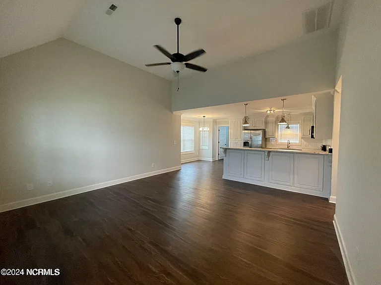 1525 Penncross Dr — Photo 6