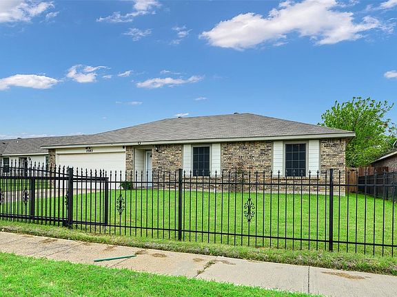 2nd image of 2943 E Pepperidge Dr