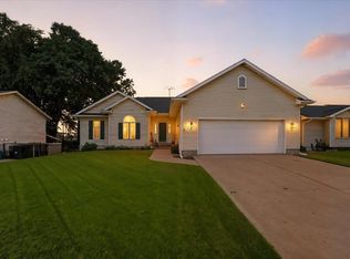 1023 Barnett Dr, Cedar Falls, IA 50613