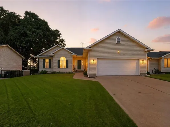 1023 Barnett Dr, Cedar Falls, IA 50613