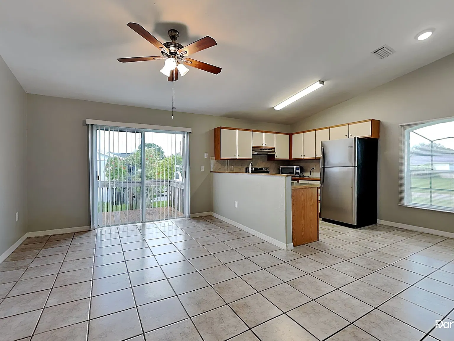 3 bed, 2.0 bath, 1492 sqft, $2,360 — Photo 3