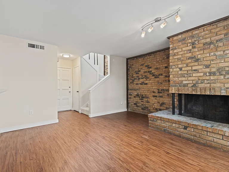 2015 Warnford Pl #2015 — Photo 9