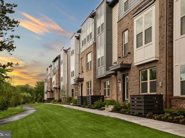 2164 Glacier Rd, Herndon, VA 20170