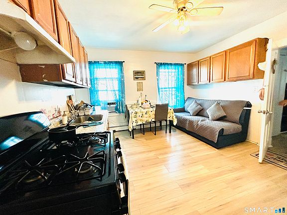 4th image of 125 Willow Street