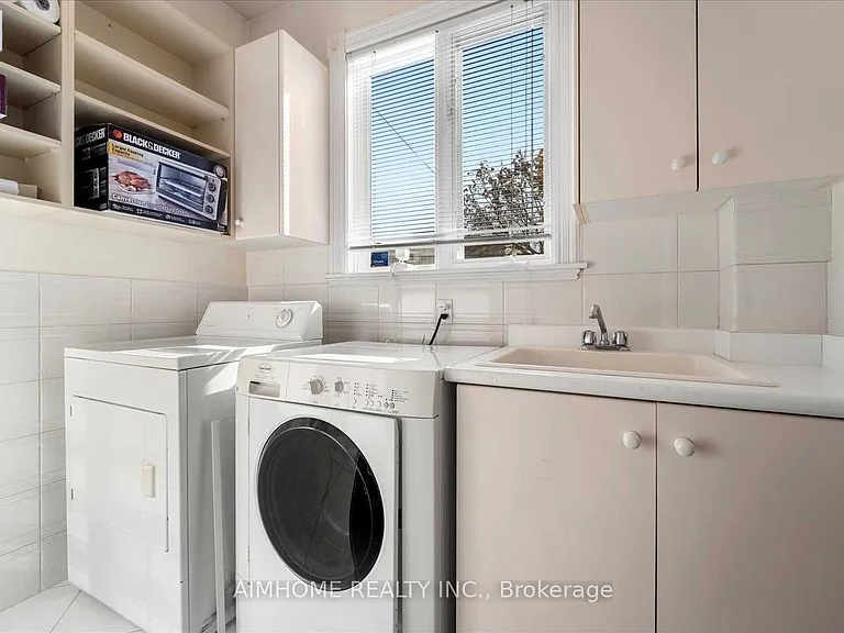 1081 Glencairn Ave — Photo 20