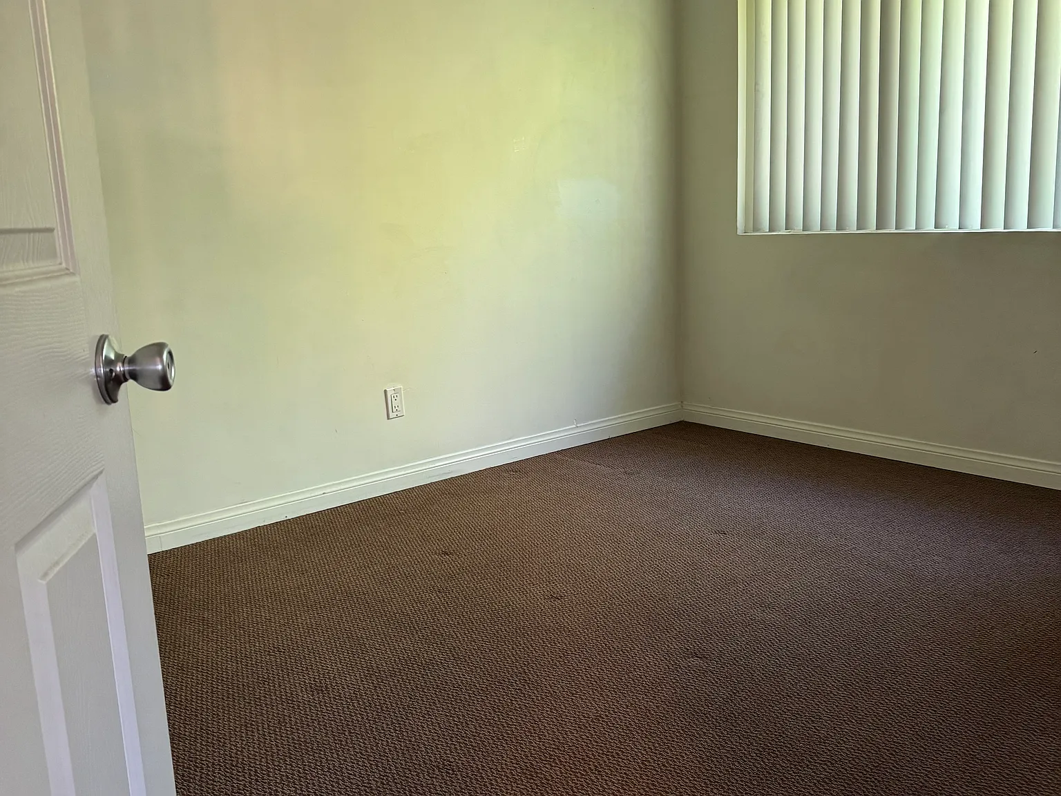 2 bed, 900 sqft, $2,100 — Photo 3