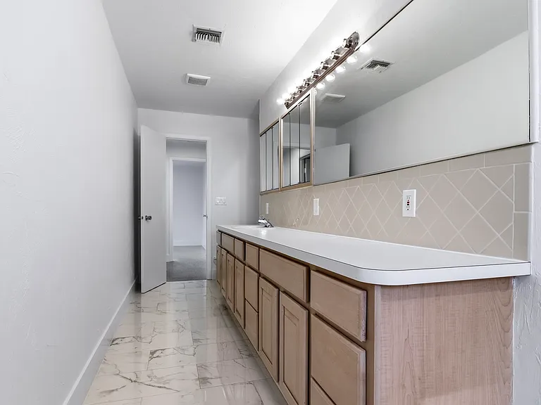 Auburn Dr — Photo 10