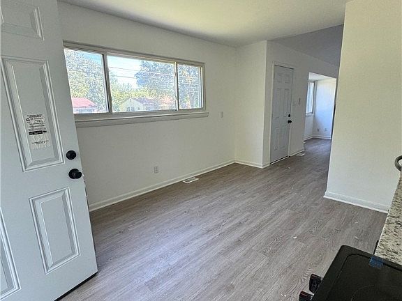 2nd image of 529 Longfellow Ave