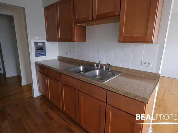 2nd image of 510 W Briar Pl APT 506