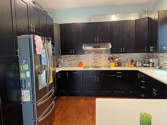 3rd image of 425 Richmond Ave