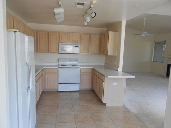 large kitchen - eat in