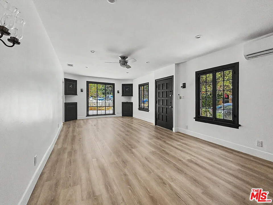 2 bed, 1.0 bath, 988 sqft, $4,500 — Photo 4