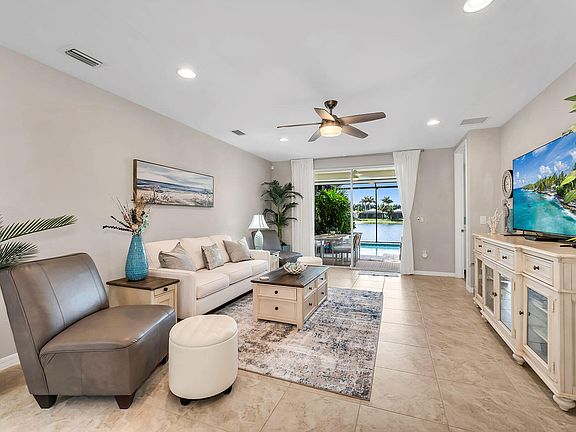 3rd image of 14815 Edgewater Cir