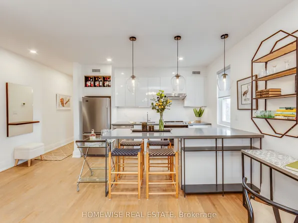 1340 King St W #101, Toronto, ON M6K 1H1