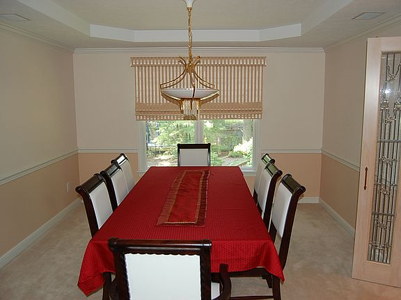 5th image of 590 Stonybrook Ln
