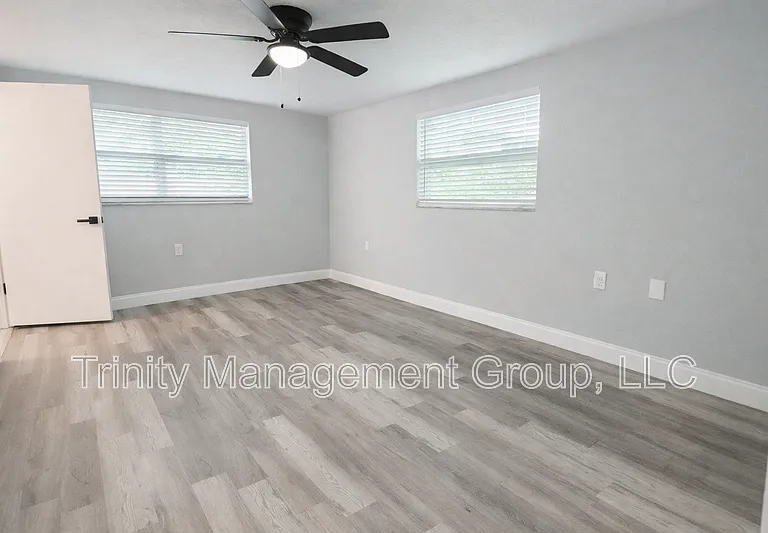 5808 Consuello Dr — Photo 8