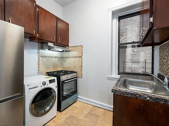 5th image of 943 Amsterdam Ave APT 1R