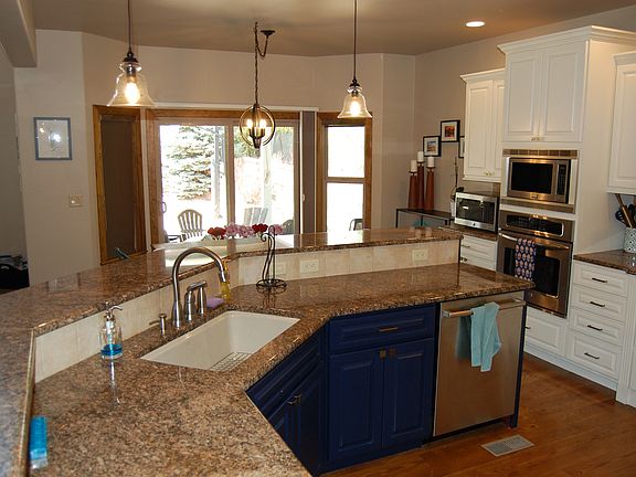 Granite countertops, SS appl