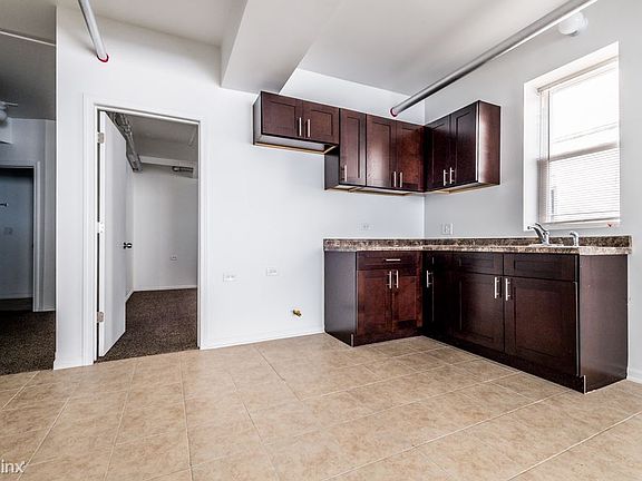 2610 N Laramie Ave Apartments Chicago Kitchen_02