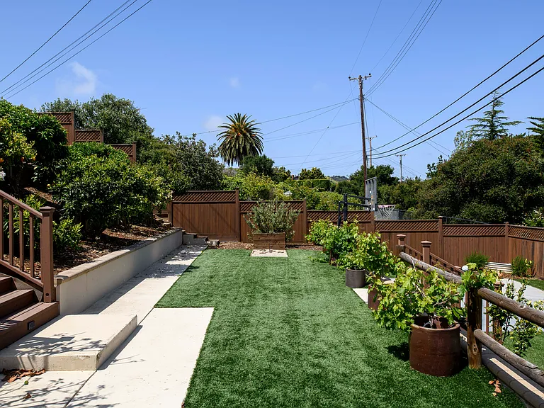 1521 Crestline Dr — Photo 23