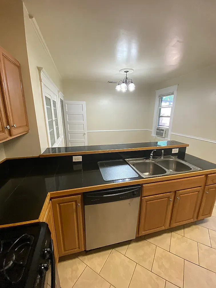 2 bed, 1100 sqft, $2,195 — Photo 2