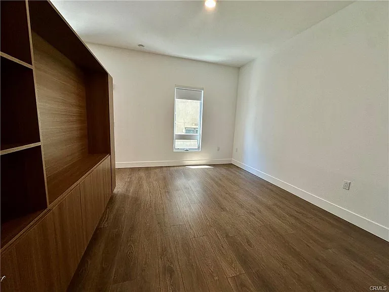 709 E Walnut St #418 — Photo 21