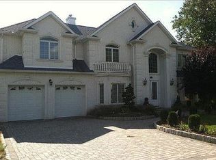 280 Starling Ct, Paramus, NJ 07652