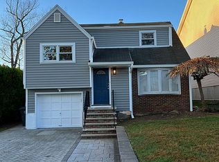 22 Briarcliffe Rd, Bergenfield, NJ 07621