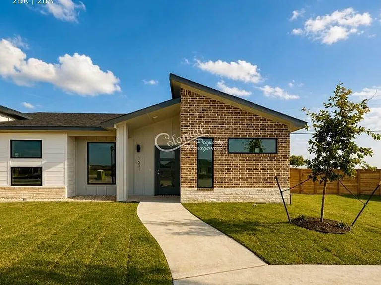 1631 Crooked River Ct — Photo 1