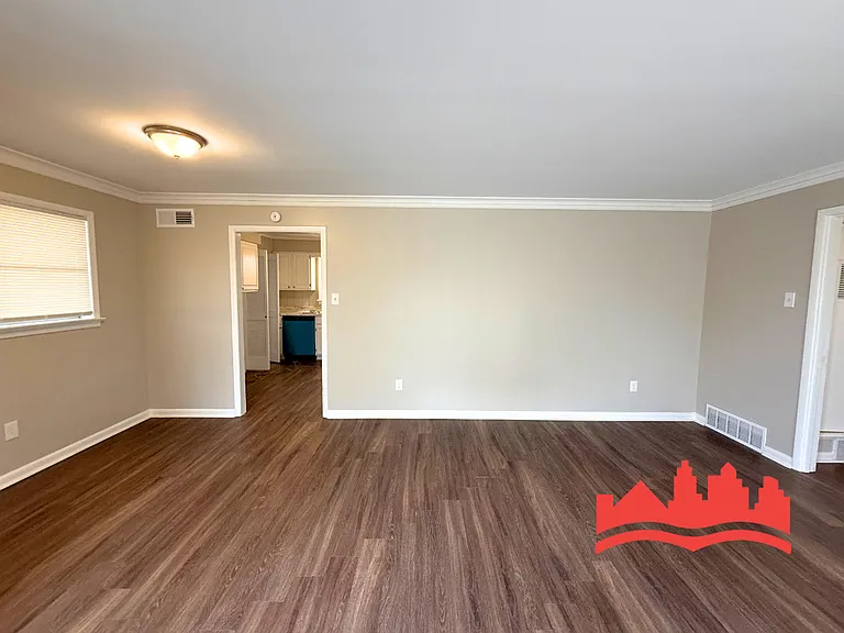 142 Jeanne Dr — Photo 4