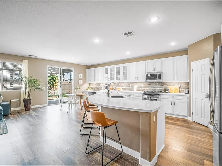 32154 Renoir Rd — Photo 8