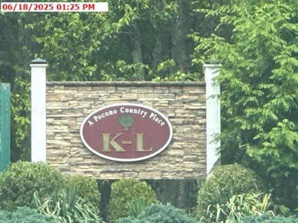 1712 Rolling Hills Dr, Tobyhanna, PA 18466